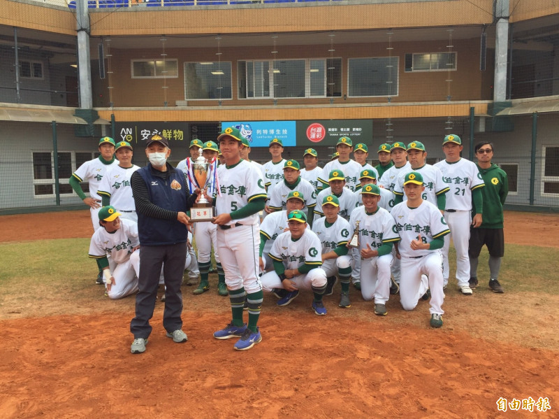 合庫拿下爆米花聯盟冠軍。（記者羅志朋攝）