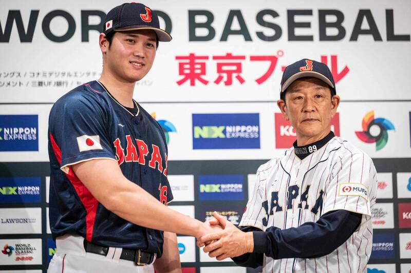 大谷翔平（左）、日本隊監督栗山英樹（右）。（法新社）
