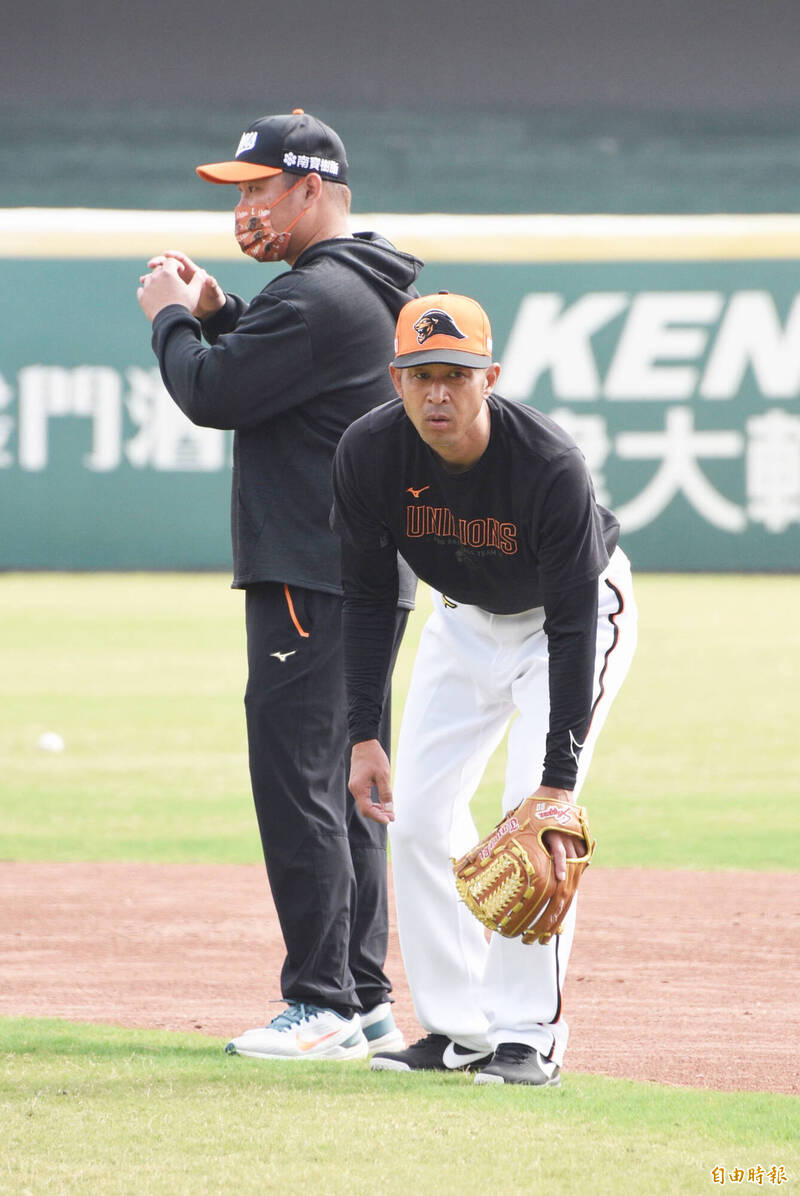 統一獅日籍守備教練玉木朋孝。（記者龔乃玠攝）