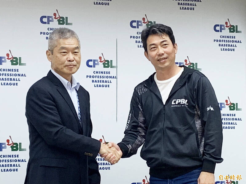 中職祕書長楊清瓏（左）、台灣隊總教練林岳平（右）。（記者徐正揚攝）
