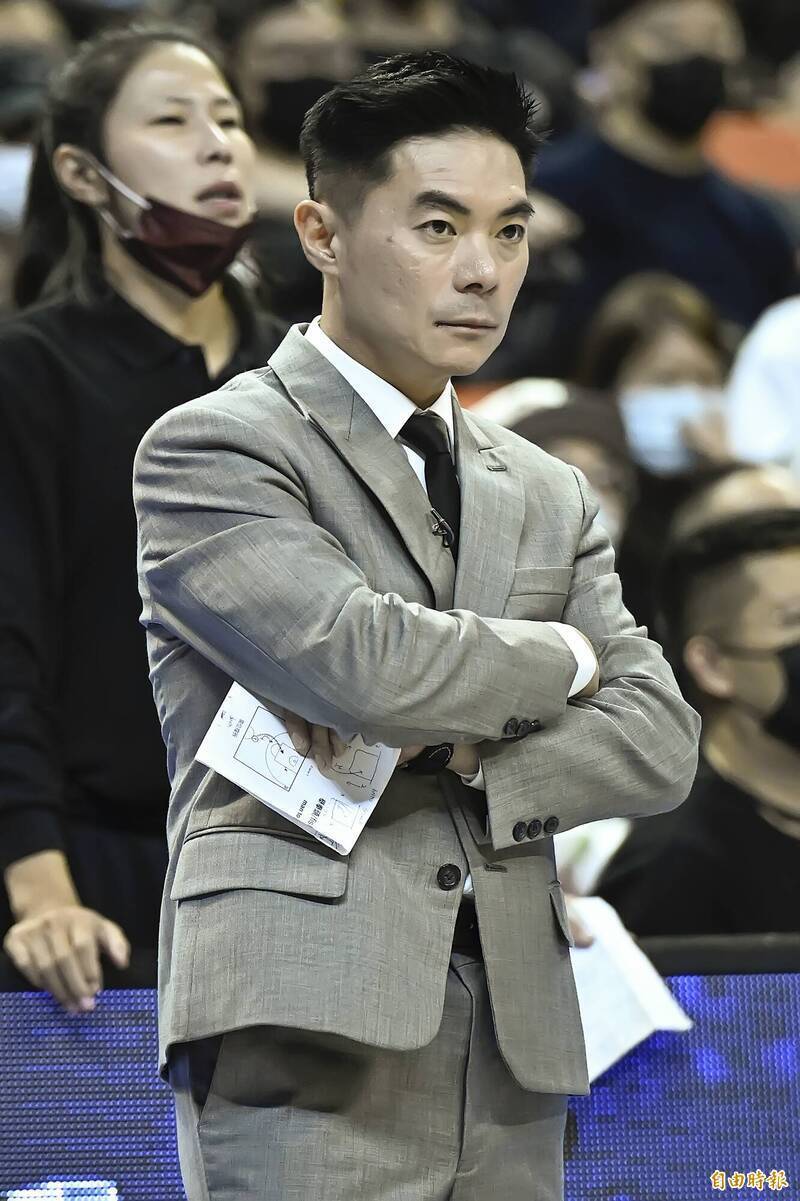 [新聞] 賽後沒跟海神主帥握手！ 獵鷹總教練劉孟 看板 basketballTW 批踢踢實業坊