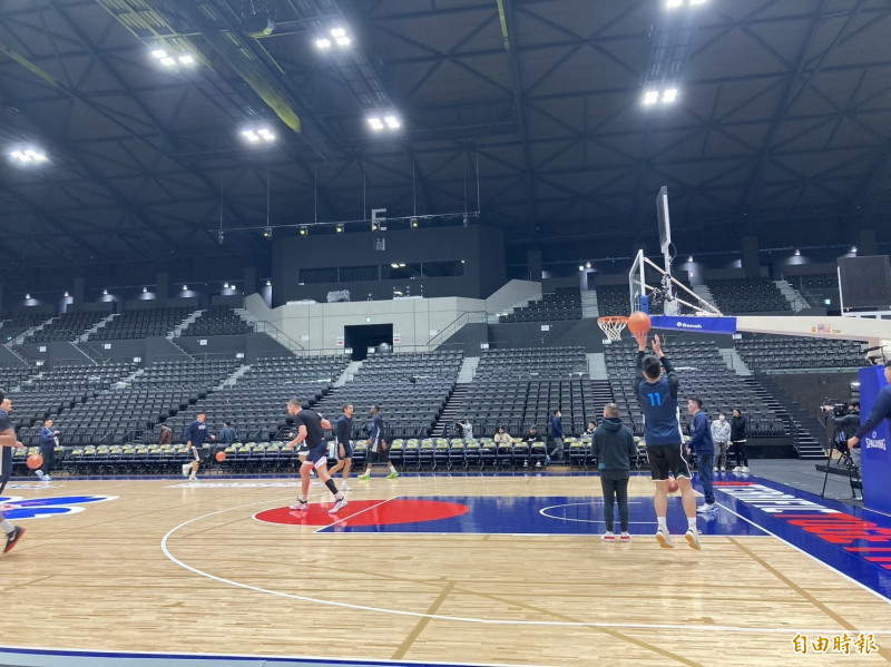 富邦勇士抵達宇都宮場館練球。（記者吳孟儒攝）