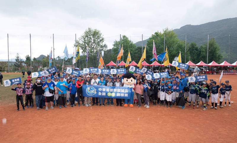 112年中華電信謝國城盃全國少棒錦標賽18日在棒球原鄉紅葉國小正式開幕。（大會提供）