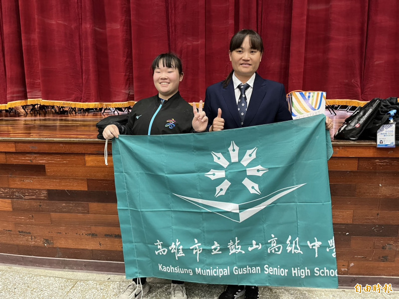 陳姿瑋（左）和媽媽林淑婷。（記者粘藐云攝）