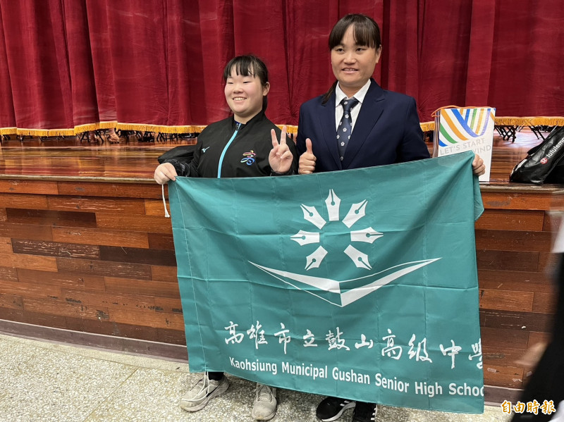 陳姿瑋（左）和媽媽林淑婷。（記者粘藐云攝）