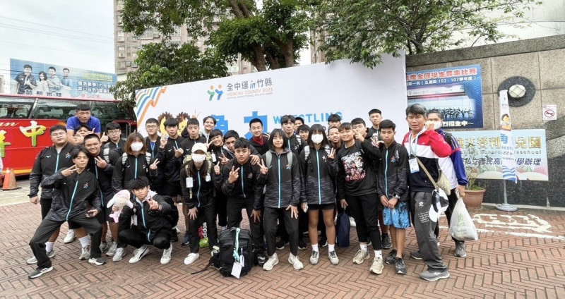 高雄市代表隊在今年全國中等學校運動會角力項目表現亮眼。（圖教育局提供）
