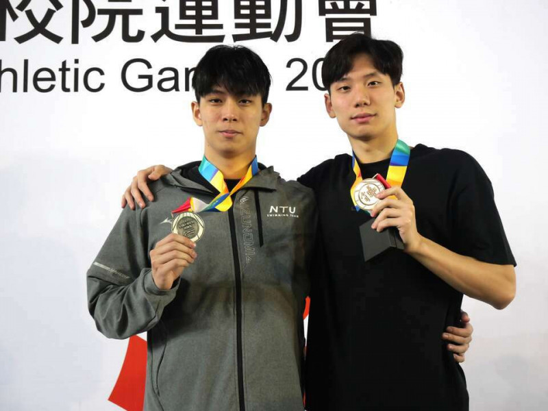 全大運游泳》 擊敗「台灣蝶王」!王冠閎哥哥率台大接力鍍銀 - 自由體育