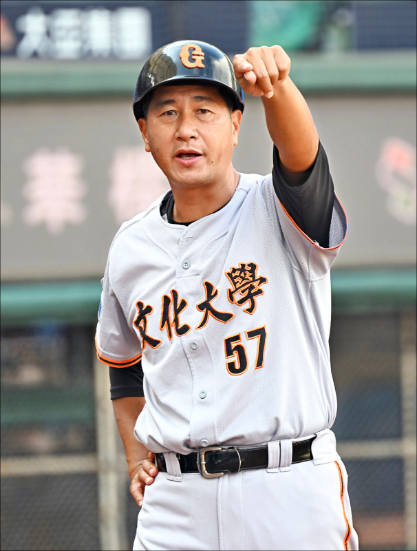 廖敏雄執教文大棒球隊多年，3月驚傳遭球員連署罷免，黯然下台。（資料照）