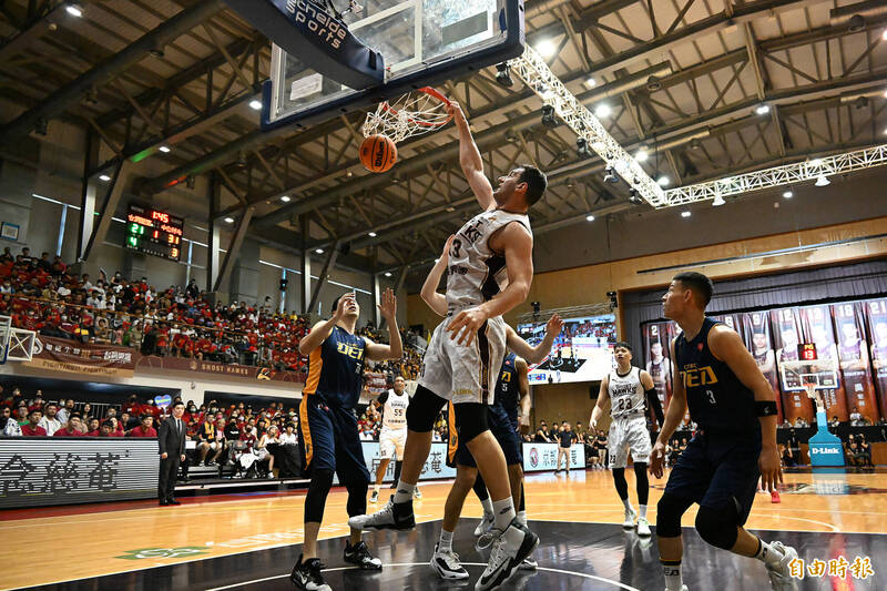 台南台鋼獵鷹。（記者李惠洲攝）
