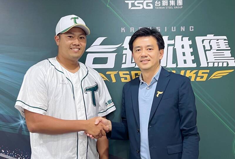 台鋼雄鷹簽下福永春吾。（球團提供）