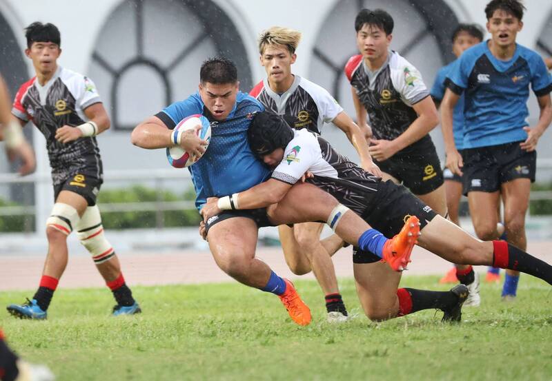 台北元坤（藍衣）與新北雷旭猛獅展開激烈對抗。（台北元坤提供）