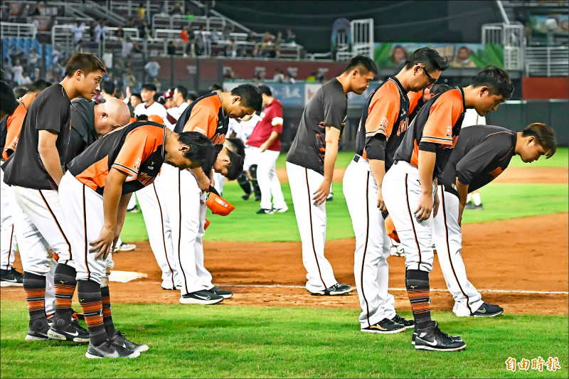 統一獅不敵桃猿，封王魔術數字停在M3。（記者陳志曲攝）