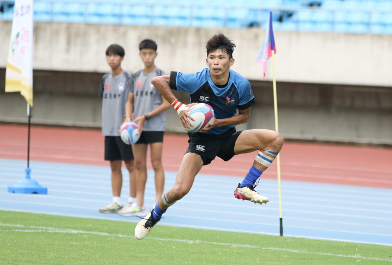 聽障生呂銘燁（右）兩度達陣。（台北元坤提供）