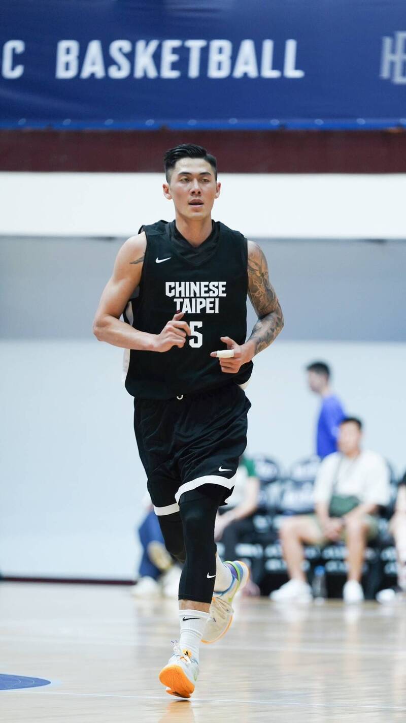 經典籃球賽》台灣菁英切磋!亞運大哥3分險勝世大運小弟 - 自由體育