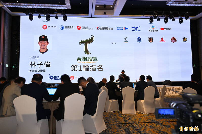 台鋼狀元之姿選進林子偉。（記者廖耀東攝）