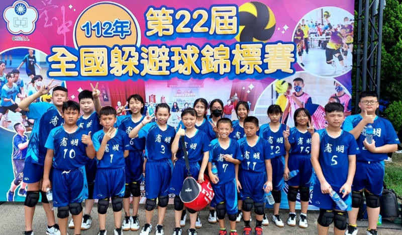 宜縣三星鄉憲明國小參加第22屆全國躲避球錦標賽，勇奪學童混合組冠軍。（圖由憲明國小提供）