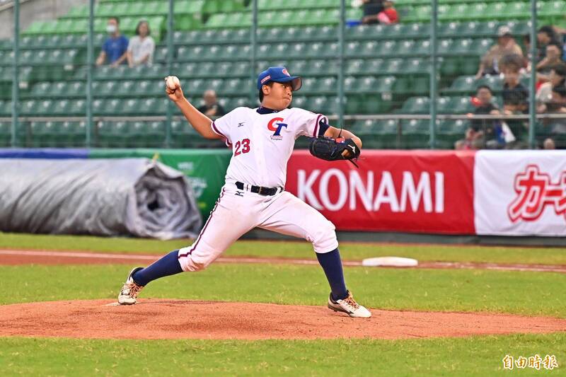 台灣隊先發投手邱亞恩。（記者李惠洲攝）