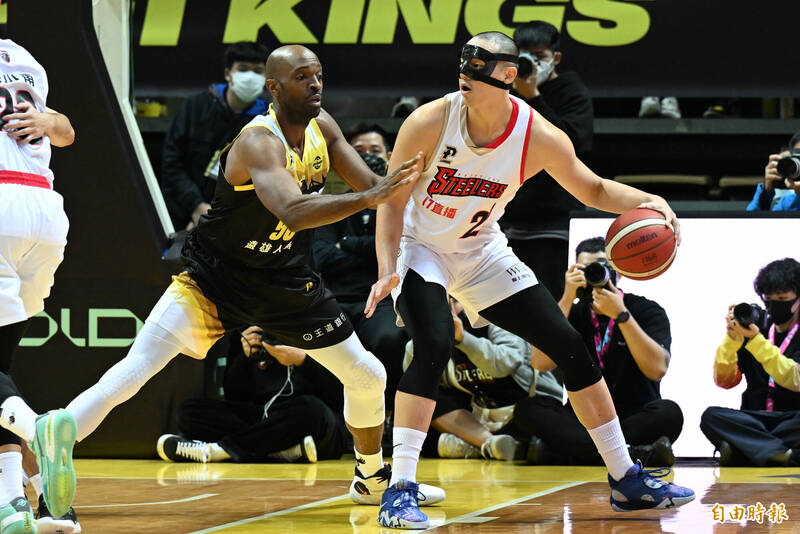 孫思堯（右）。（資料照，記者林正堃攝）