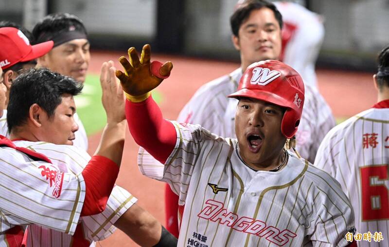 吉力吉撈．鞏冠開轟。（記者劉信德攝）