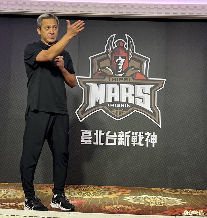 台北台新戰神榮譽顧問黃萬隆。（記者林岳甫攝）