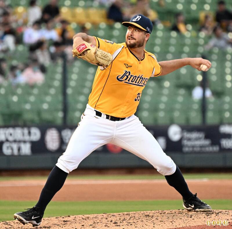 中信兄弟艾士特今天先發7.1局僅掉1分。（記者林正堃攝）