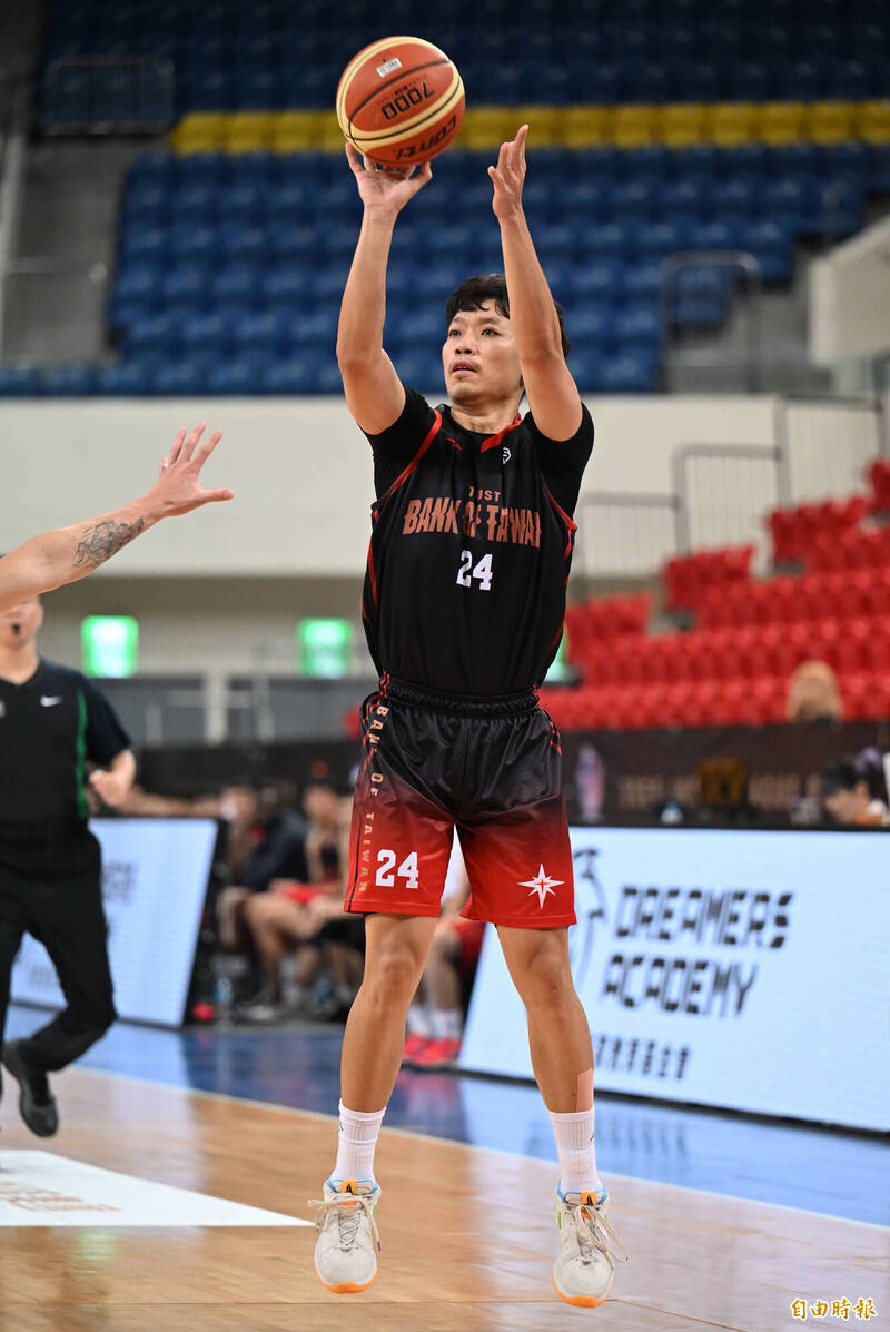 台銀高健益跳投得分。（記者林正堃攝）