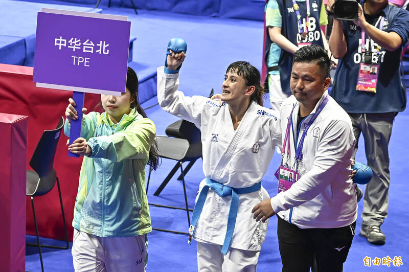 谷筱霜（藍方）連過三關，直闖金牌戰。（記者陳志曲攝）