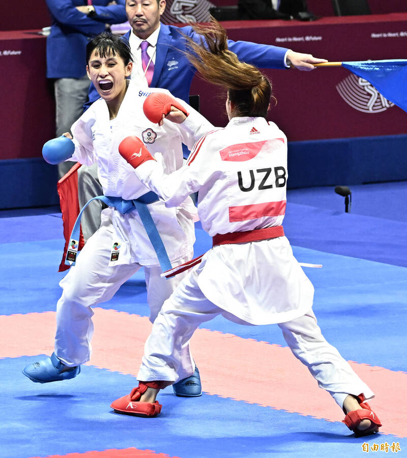 谷筱霜（藍方）連過三關，直闖金牌戰。（記者陳志曲攝）