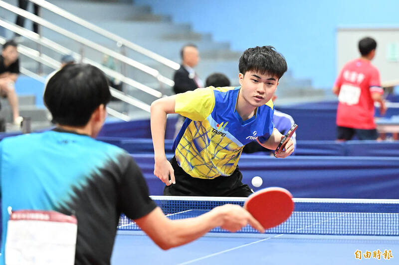 112年台南全運會男子組桌球單打賽，林昀儒擊敗台南地主黃彥誠獲得金牌。（記者李惠洲攝）