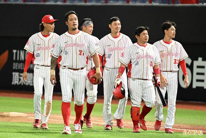 味全找合庫打練習賽，備戰台灣大賽。（記者林正堃攝）