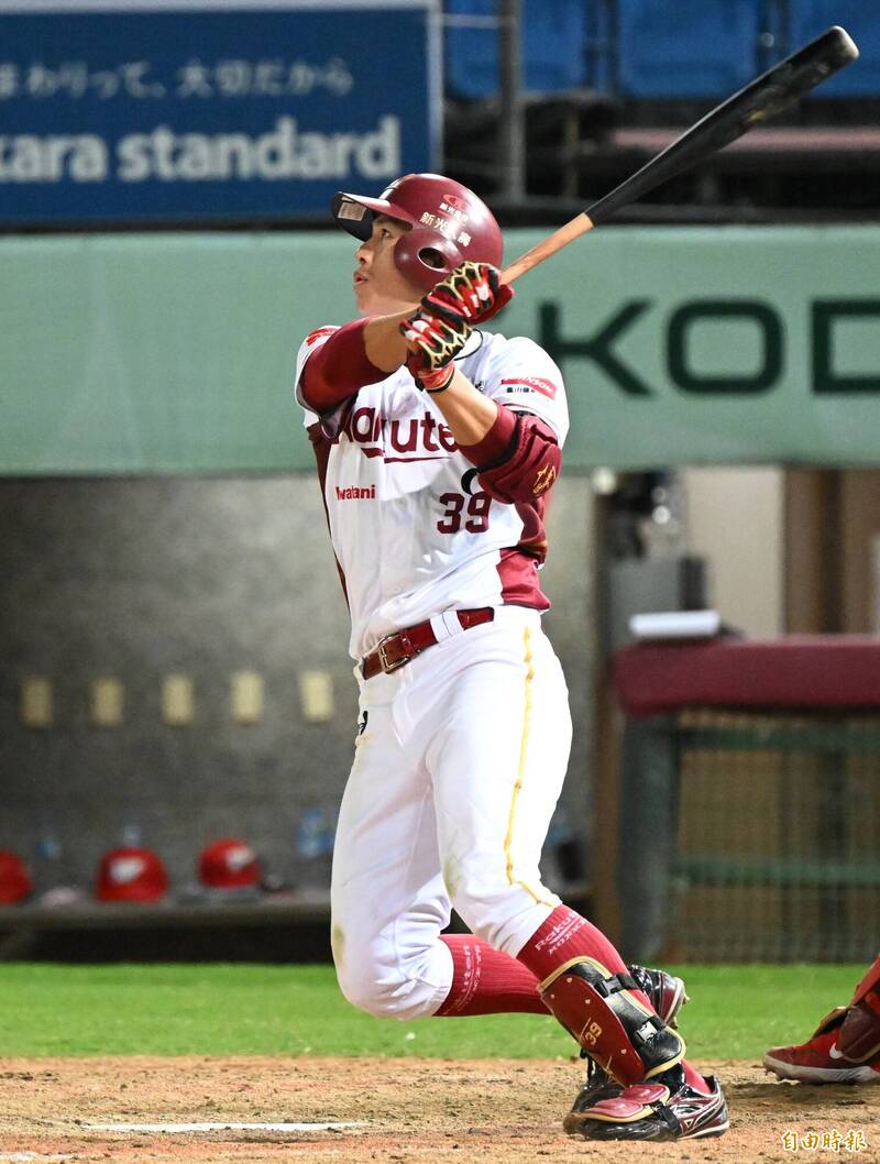 樂天桃猿林立。（記者林正堃攝）