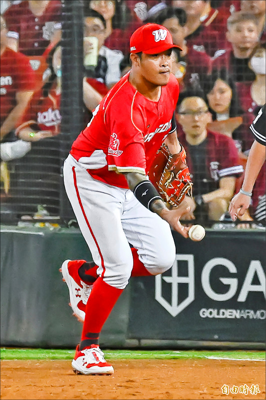 龍隊林智勝暌違多年，再度於台灣大賽先發。（記者陳志曲攝）