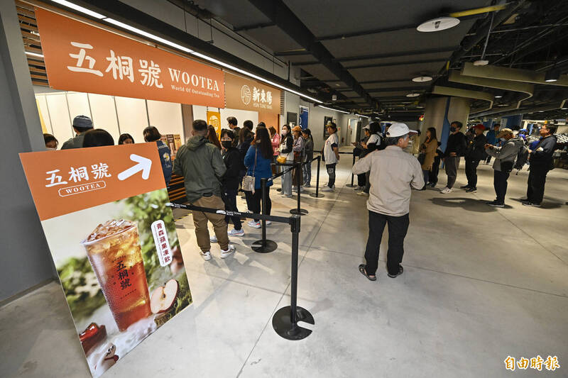 這次預備賽在臺北大巨蛋場內只有二攤簡易餐點。（記者陳志曲攝）