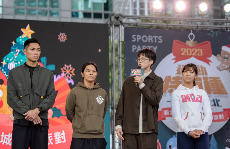 （左起）陳傑、許淑淨、白馭珀和黃亭茵。（查爾斯運動行銷提供）