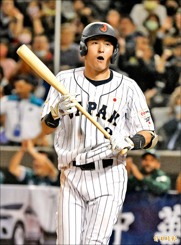日本向山基生敲3安、打下6分打點。（記者林正堃攝）