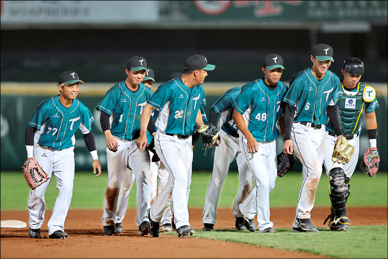 雄鷹IN！職棒新軍台鋼今年正式進入一軍戰場，中職一軍相隔15年重回6隊規模榮景。（資料照）