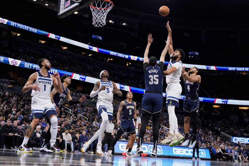 湯斯攻下全場最多的28分，率領灰狼在客場擊敗魔術。（法新社）