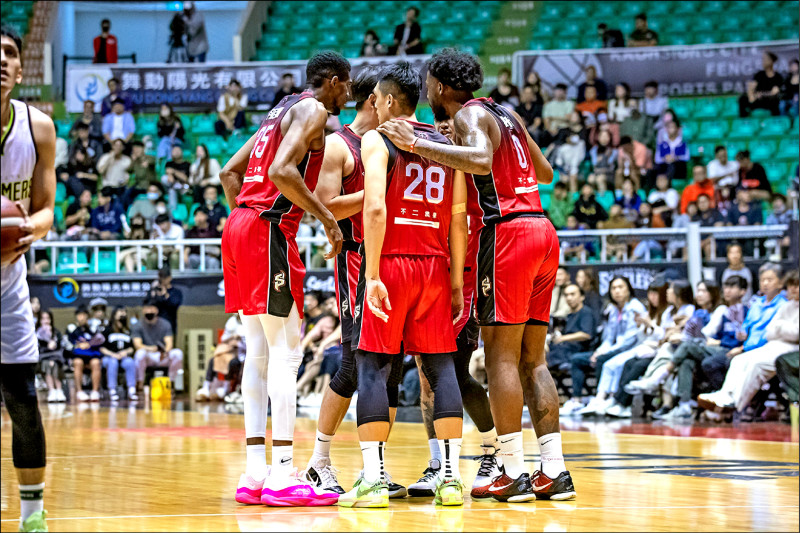 鋼鐵人本季戰績慘淡，上週六才終止11連敗難堪紀錄。（資料照）