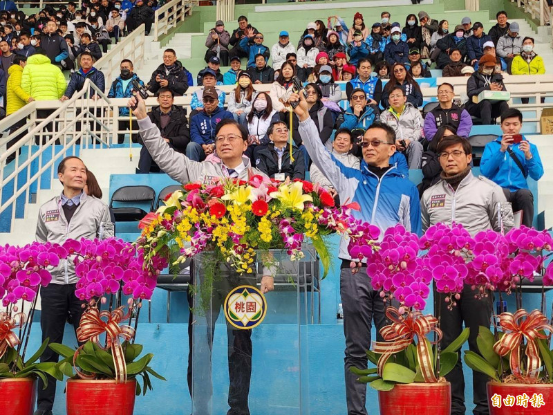 桃園市中小學聯合運動會開幕儀式、由市長張善政鳴槍後開跑。（記者謝武雄攝）