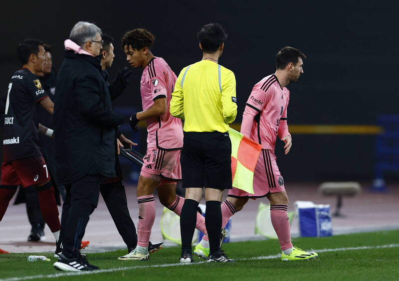 邁阿密國際今與日本神戶勝利船進行交流賽，梅西在下半場亮相。（路透）