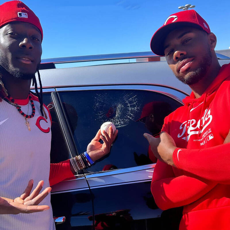 克魯茲與格林對決時敲出的界外球竟剛好砸到格林的車窗。（圖片取自X）