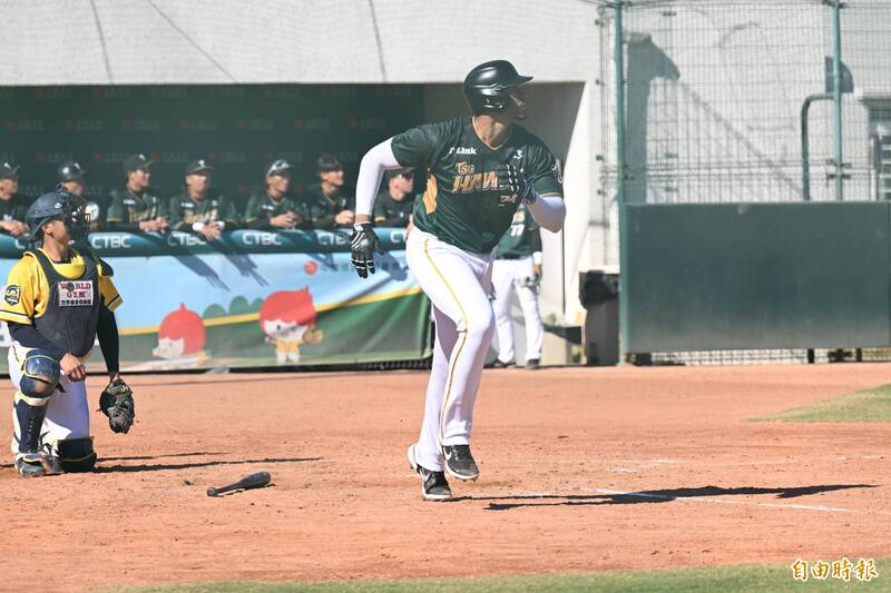 魔鷹3分砲。（記者李惠洲攝）