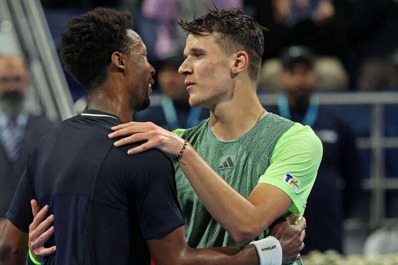 孟菲爾斯（左）、門西克。（法新社）