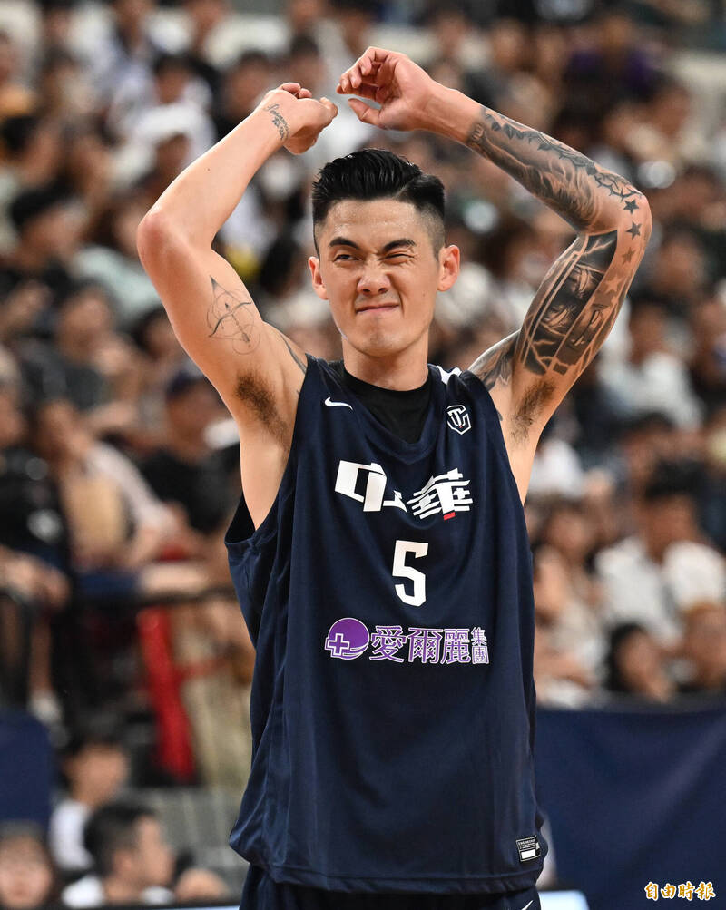亞洲盃》「別人已在世界賽場,我們還在媽媽10塊」劉錚盼台籃更好 - 自由體育