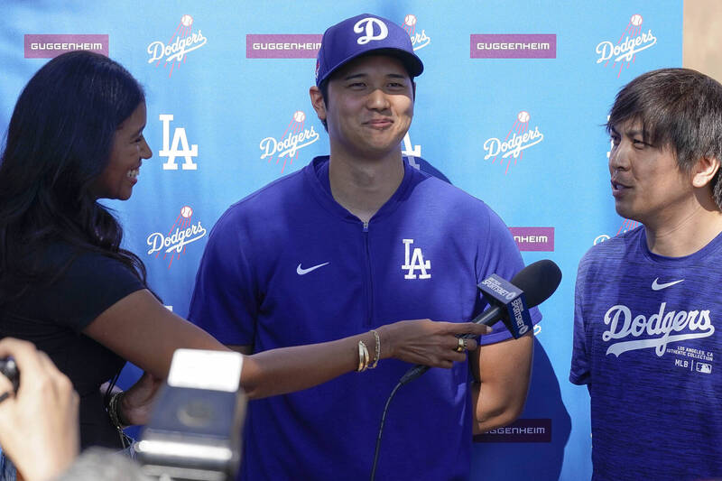 美女記者華森採訪大谷翔平。（美聯社）