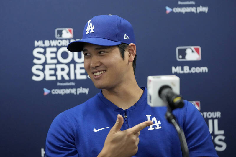 大谷翔平出席賽前記者會。（美聯社）