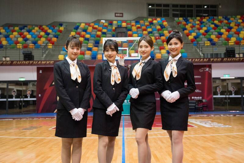 台鋼獵鷹主場 Wing Stars 螢螢 禮賓小組