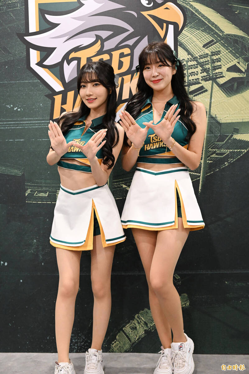 安芝儇與一粒（左）。（記者李惠洲攝）