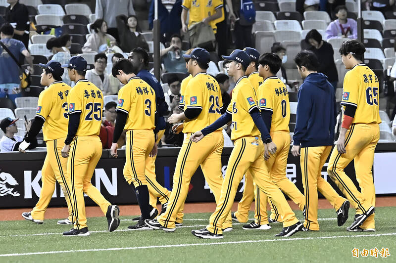 中信兄弟連兩天遭逆轉。（記者陳志曲攝）