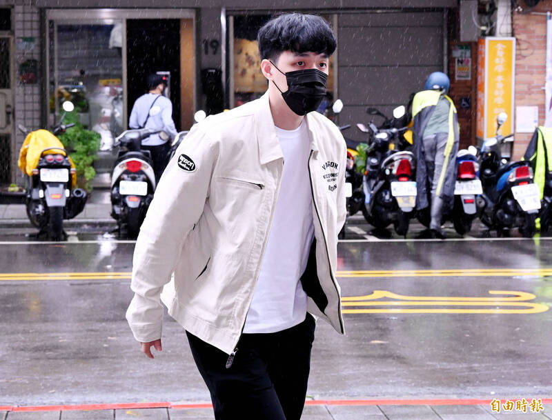 士林地院二度開庭審理SBL假球案，被告球員吳季穎出庭。（記者朱沛雄攝）